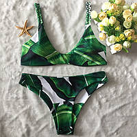 Красивый раздельный купальник зеленого цвета с цветочным принтом