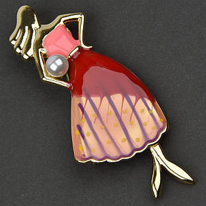 Брошка металева на золотистій основі дівчина в платті з намистиною покрита кольоровою емаллю розмір 70х25 мм