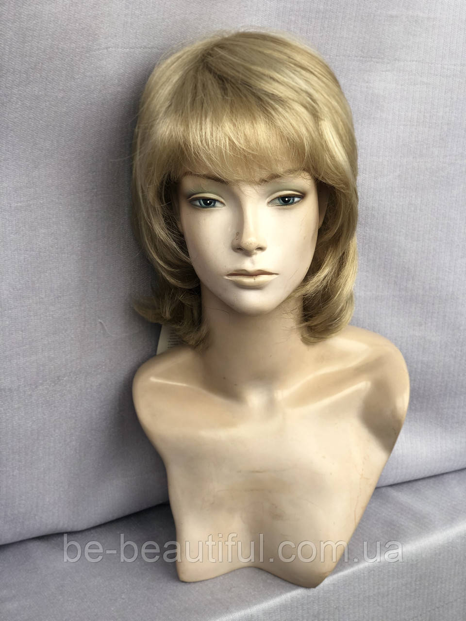 Жіноча перука середньої довжини колір пісочний з білим