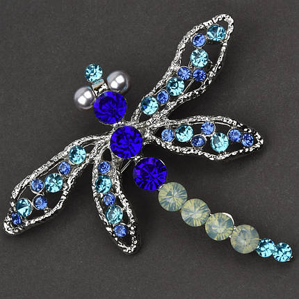 Брошка металева на сріблястій основі бабка з різнобарвними камінчиками, що переливаються, розміром 60х70 мм, фото 2