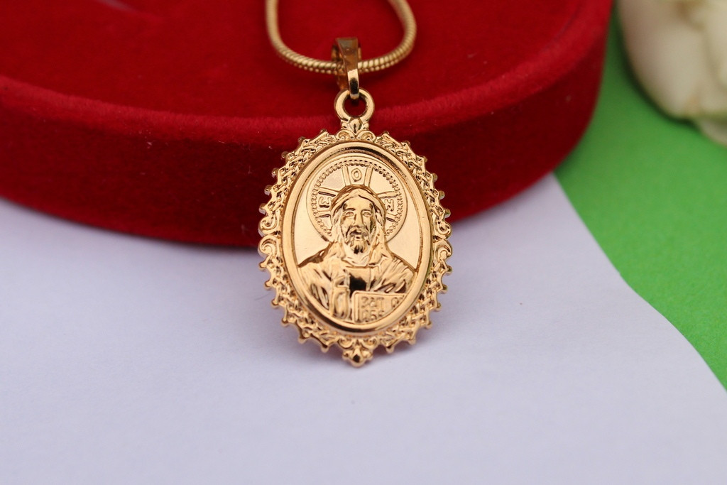 Ладанка Xuping Jewelry овальна з ажурними зубчиками Ісус спаситель 2 см золотиста