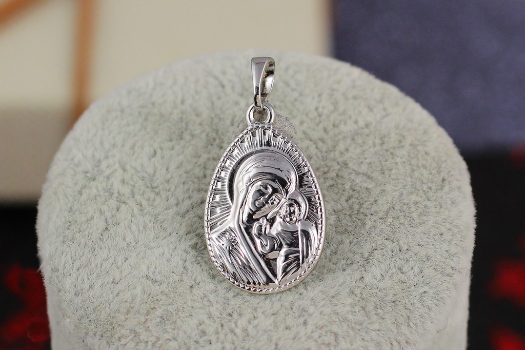 Ладанка Xuping Jewelry овальна Марія з немовлям в променях 2 см срібляста