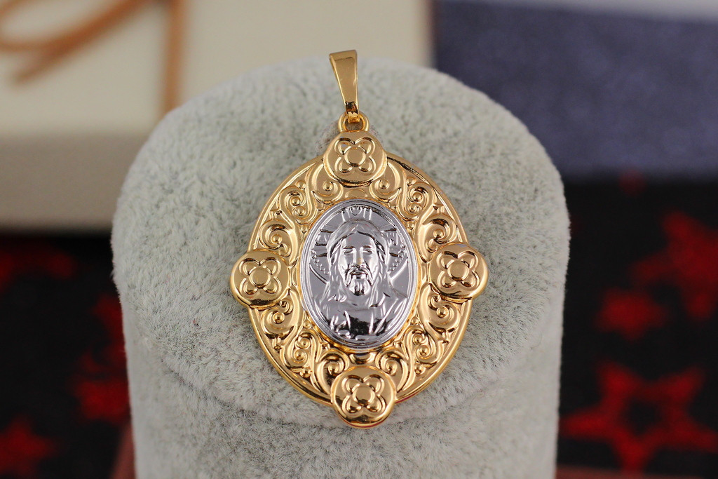 Ладанка Xuping Jewelry овальна з хвилястою окантовкою Ісус 3,5 см комбінована