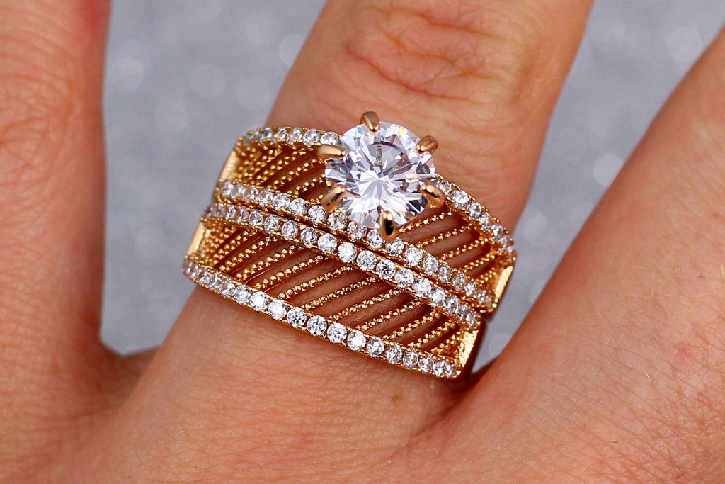 Кільце Xuping Jewelry широке сіточка з каменем р 20 золотисте