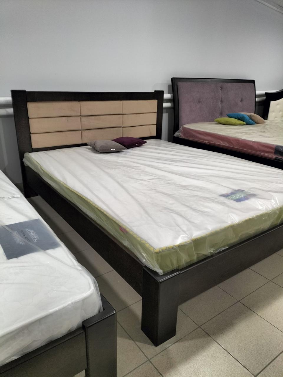 Ліжко двоспальне з м'яким узголів'ям з масиву вільхи Бостон RoomerIN ,колір темний горіх