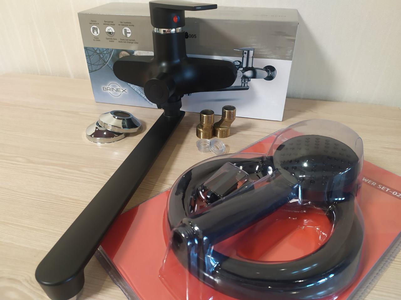 Змішувач пластиковий для ванни та душу чорний матовий з довгим виливом (гусаком) Brinex 35В005-002 комплектом, фото 1