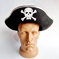 Піратський капелюх трикутник зі срібною окантовкою, об'єм голови 56-58 см