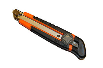 Ніж із висувним сегментним лезом 18 мм Sturm 1076-09-03, погумований