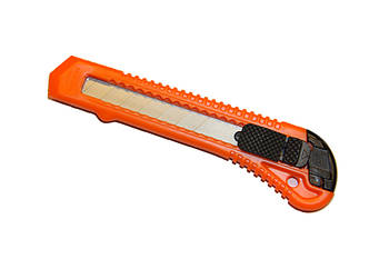 Ніж з висувним сегментним лезом 18 мм Sturm 1076-09-01