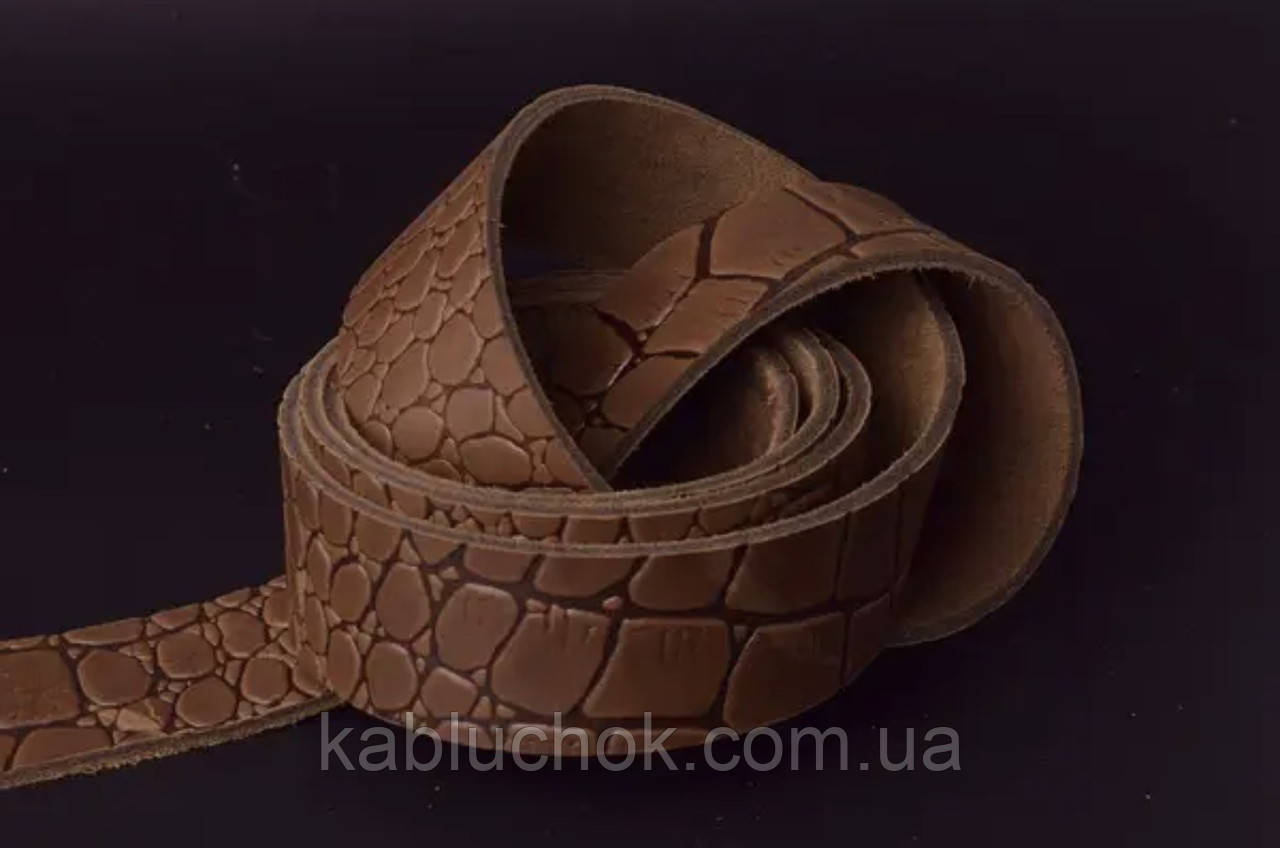 Ремінна смуга 38 мм*140см з тисненням рептилія, колір коньяк, фото 1