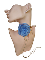 Чокер на шию квітка з трояндою на шнурку ніжно-голубого кольору, прикраса на шию шифонова троянда Ksenija Vitali