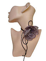 Трендовый чокер роза пудрового цвета на шнурке, чокер цветок, украшение на шею с розой из шифона