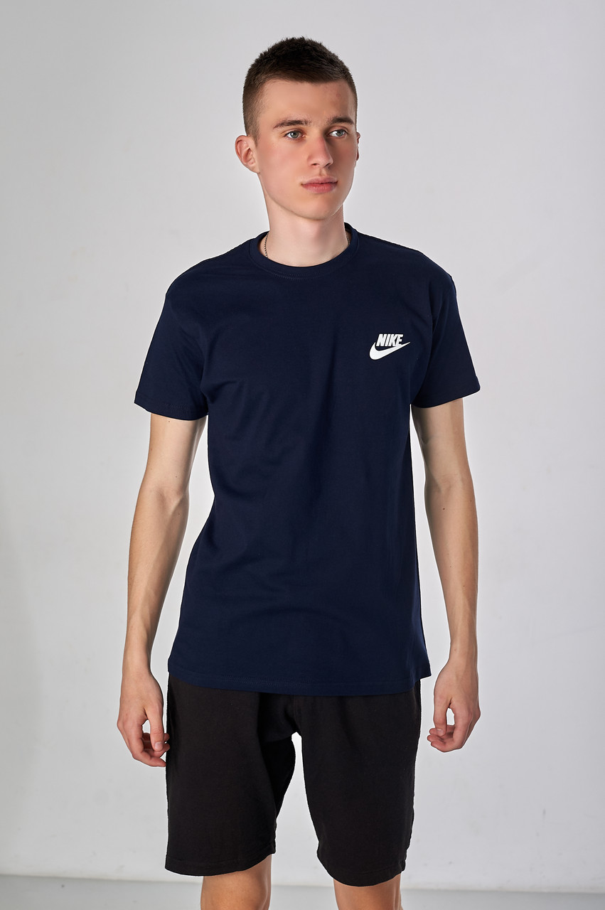Чоловіча футболка Nike, темно-синього кольору