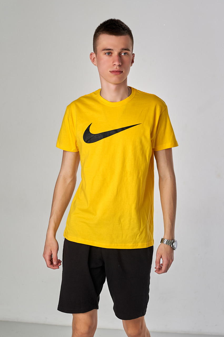 Чоловіча футболка Nike, жовтого кольору - фото 1 - id-p1864158494
