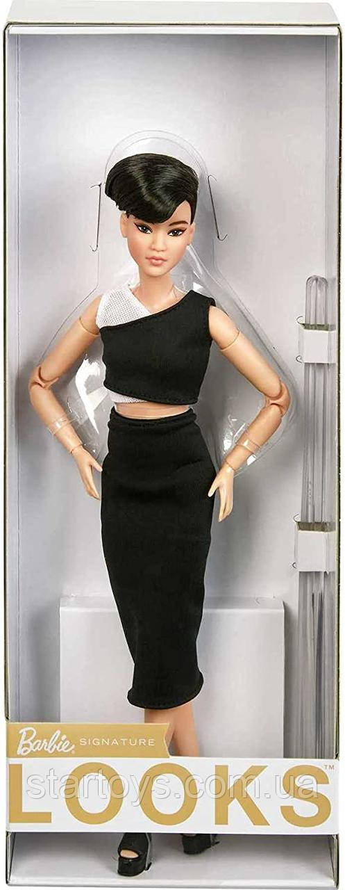 Колекційна барбі лукс петит брюнетка з піксі, азіатка Barbie Signature Looks Doll GXB29