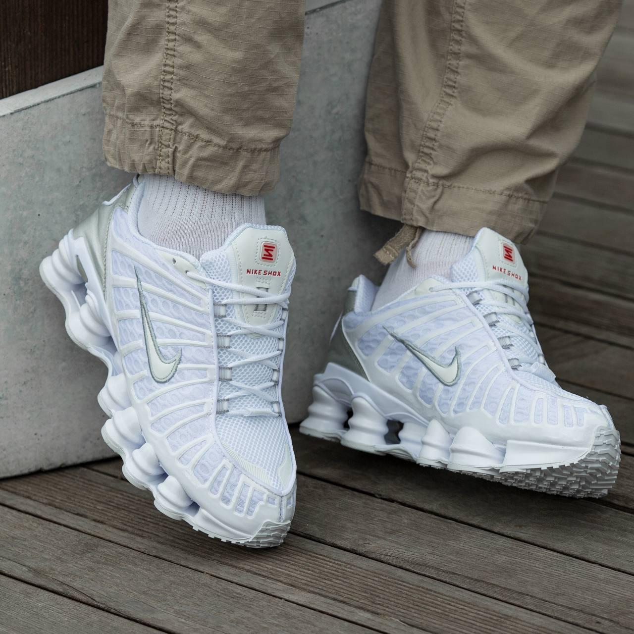 White on white sales nike shox