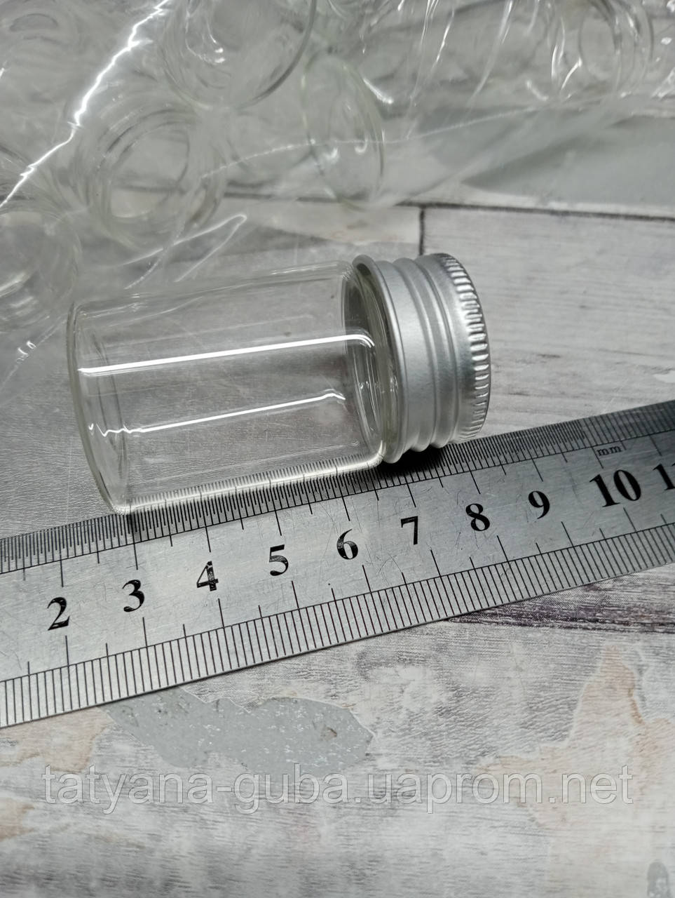 Скляна пляшечка з залізним корком. 30 на 50 мм