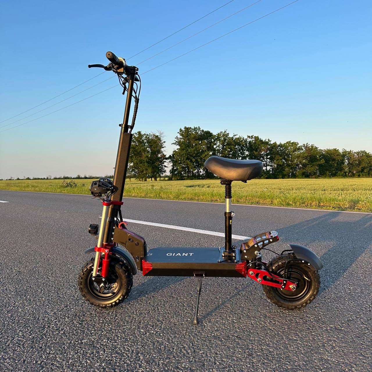 Електросамокат GIANT Outlander M11 1600W 26Ah чорний (2024 рік)