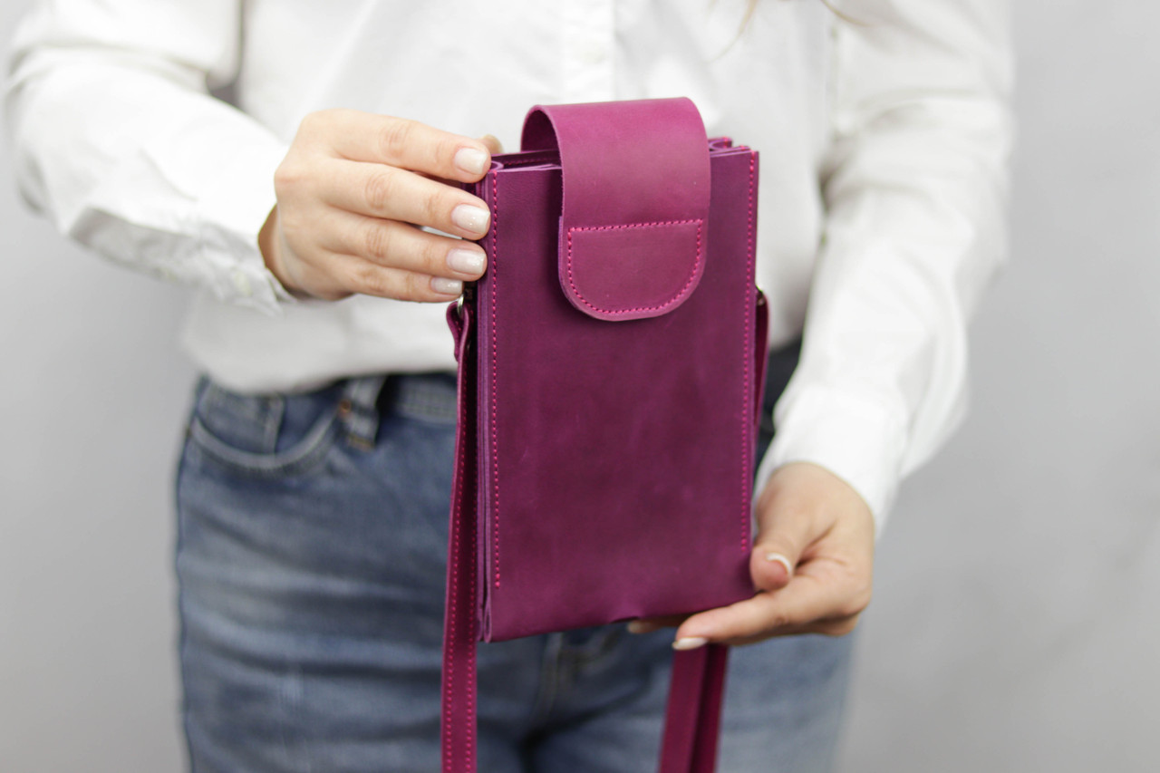 Жіноча сумка-чохол через плече зі шкіри на два відділення для телефону/ Рожевий