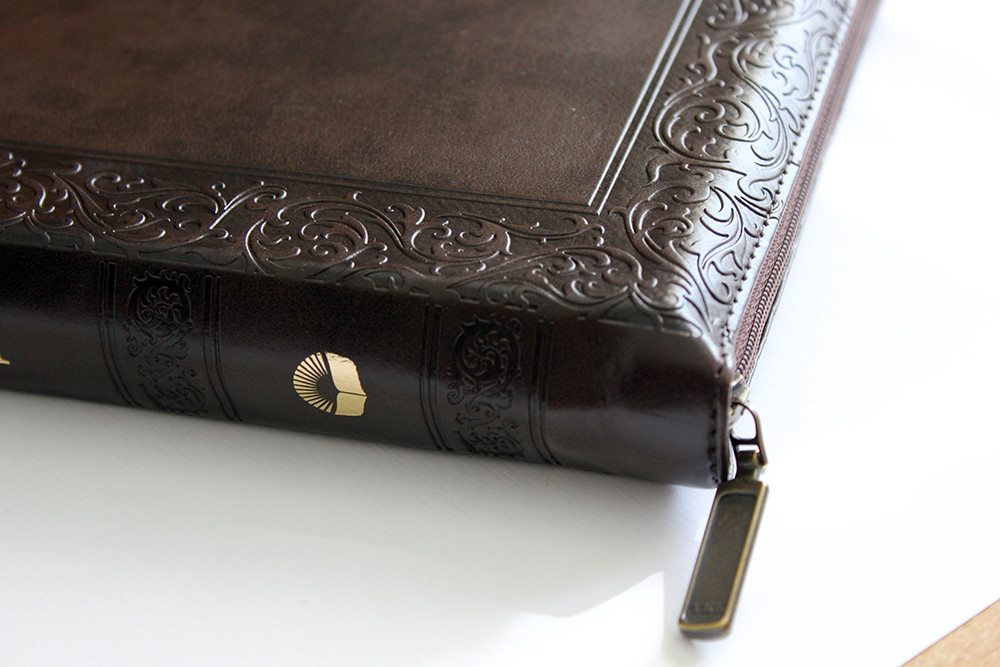 Библия на русском, в мягком переплете - кожзам, золотой срез на змейке, с поисковыми инд. (17х24 см) - фото 5 - id-p1864659805