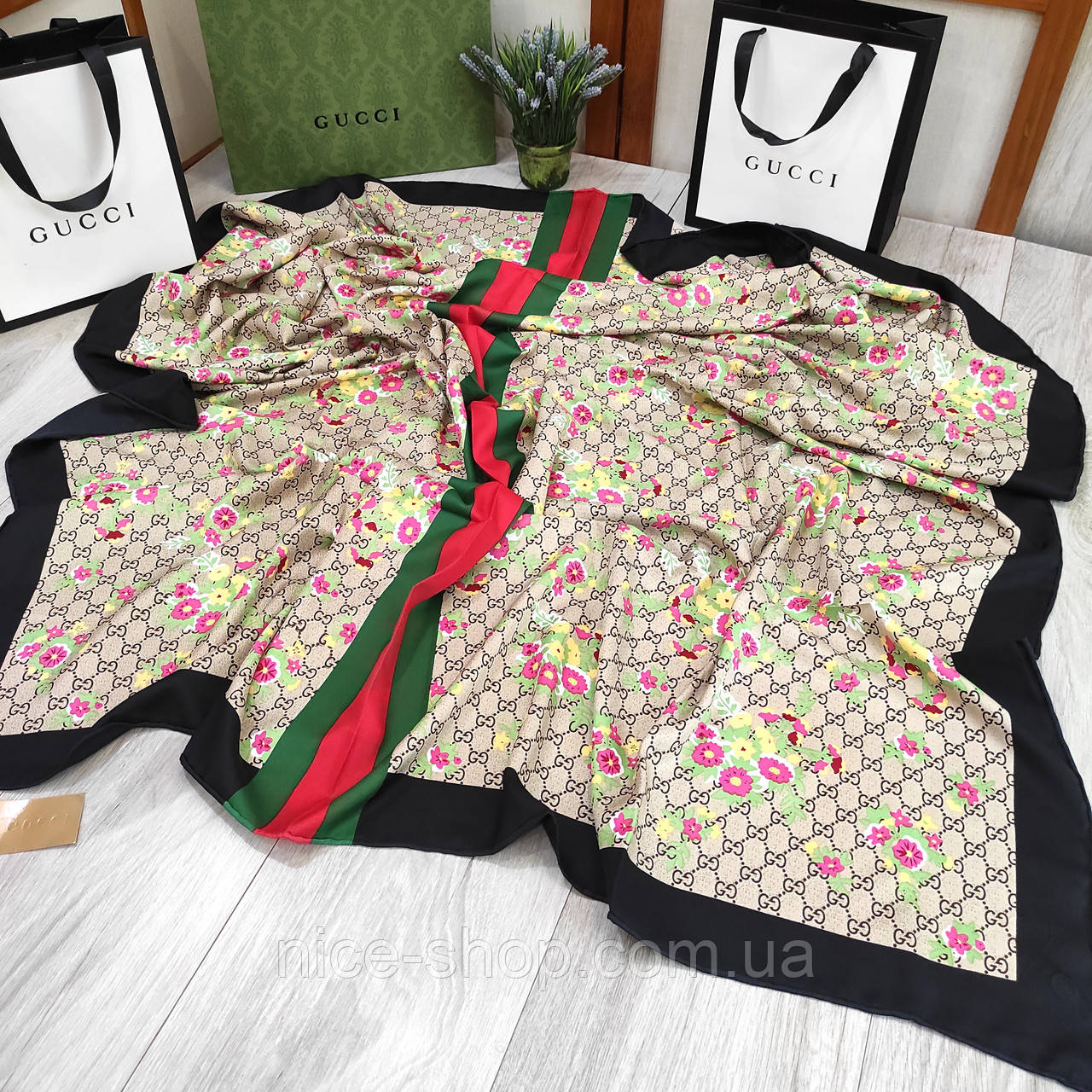 Хустка Gucci шовкова з ручною підшивкою