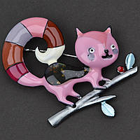 Брошка металева на золотистій основі білочка на гілочці покрита кольоровою емаллю розмір 60х45 мм