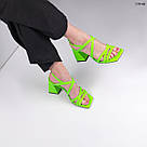 Трендові салатові жіночі шкіряні босоніжки на підборах, фото 2