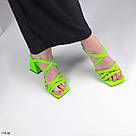 Трендові салатові жіночі шкіряні босоніжки на підборах, фото 5