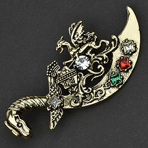 Брошка металева на золотистій основі кинджал із драконом із різнобарвними кристалами розмір 35х70 мм