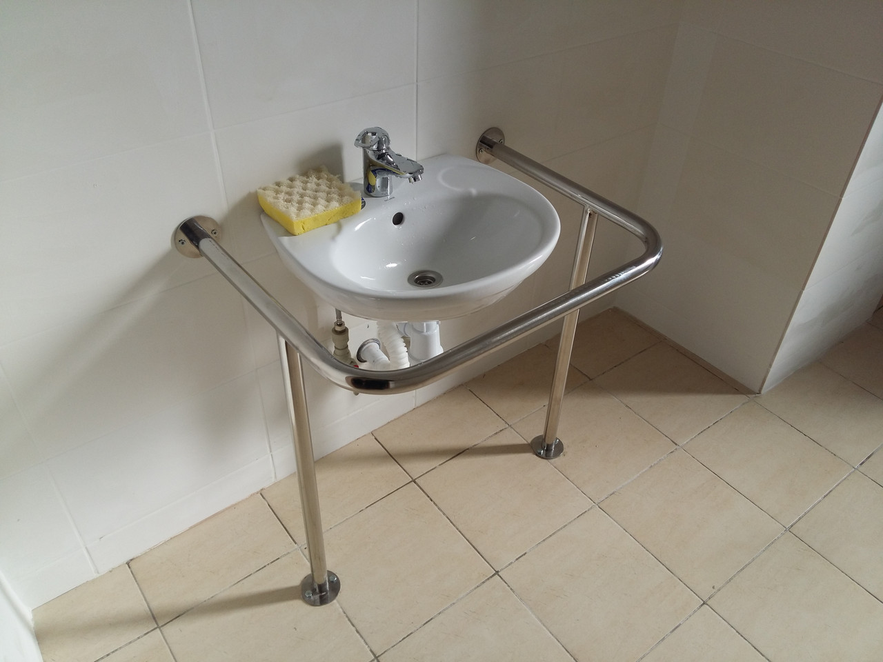 Поручень для раковини для інвалідів, три точки опори, ручка ∅32 мм, нержавіюча сталь.