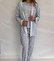 Комплект женской пижамы (брюки, футболка и халат)