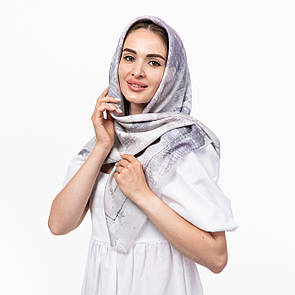 Тоненька кашемірова хустка розміром 100х100см з абстрактним принтом