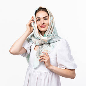 Тоненька кашемірова хустка розміром 100х100см з абстрактним принтом