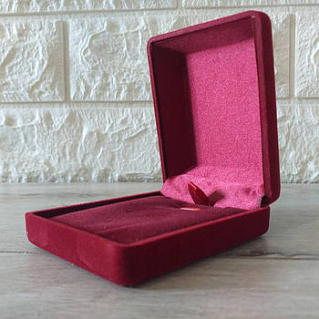 Футляри та тримачі для коштовностей