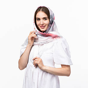 Тоненька кашемірова хустка розміром 100х100см з квітковим принтом