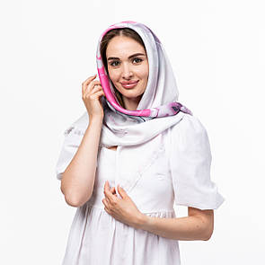 Тоненька кашемірова хустка розміром 100х100см з квітковим принтом