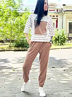 Жіночий спортивний костюм із футболки штанів на гумці в бежевому кольорі