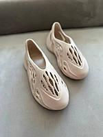 Женские сандалии Foam Runner Beige (бежевые) модные красивые повседневные босоножки 9068 для девушек 40 тренд