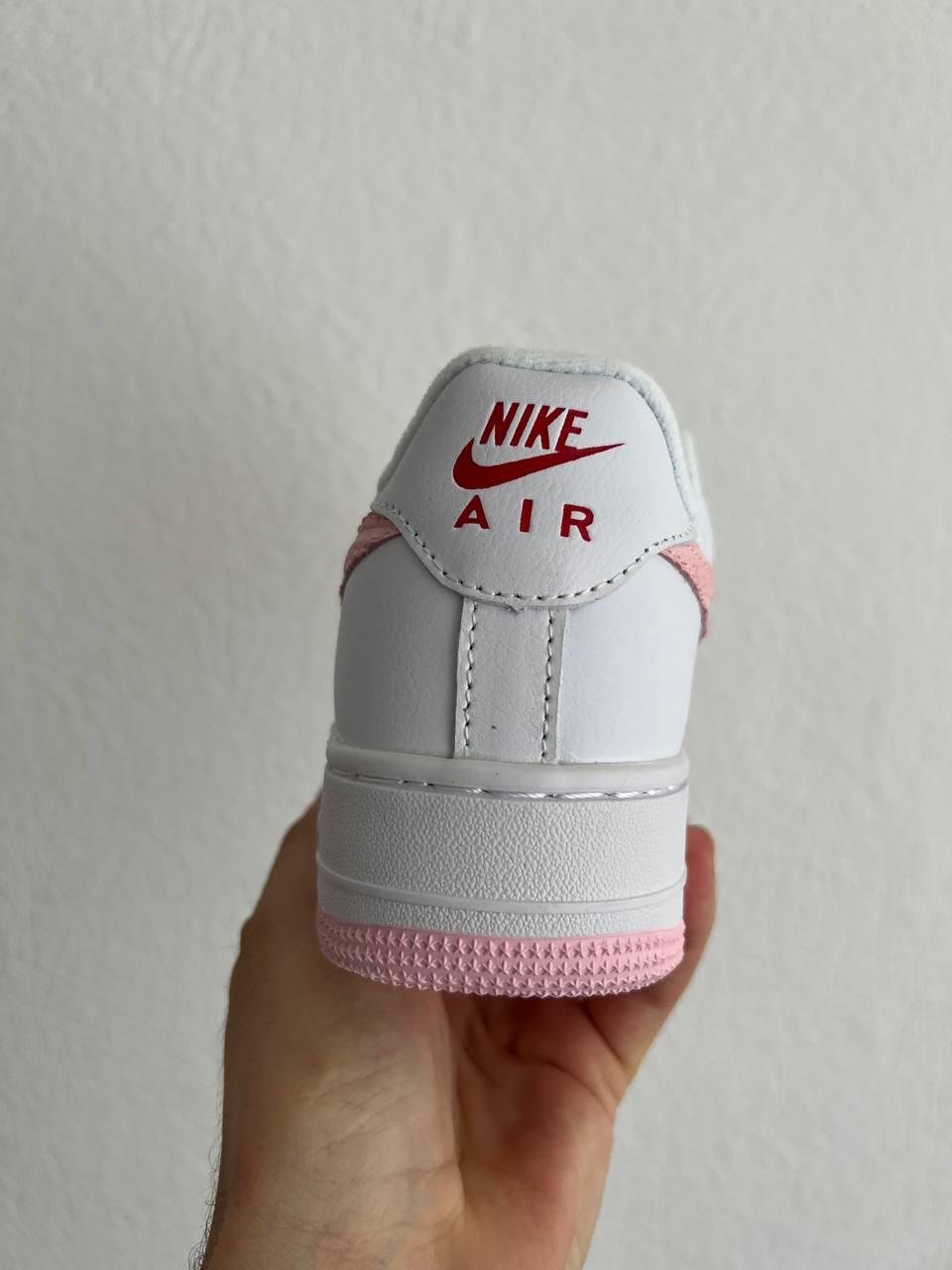 Girls pink air store force 1