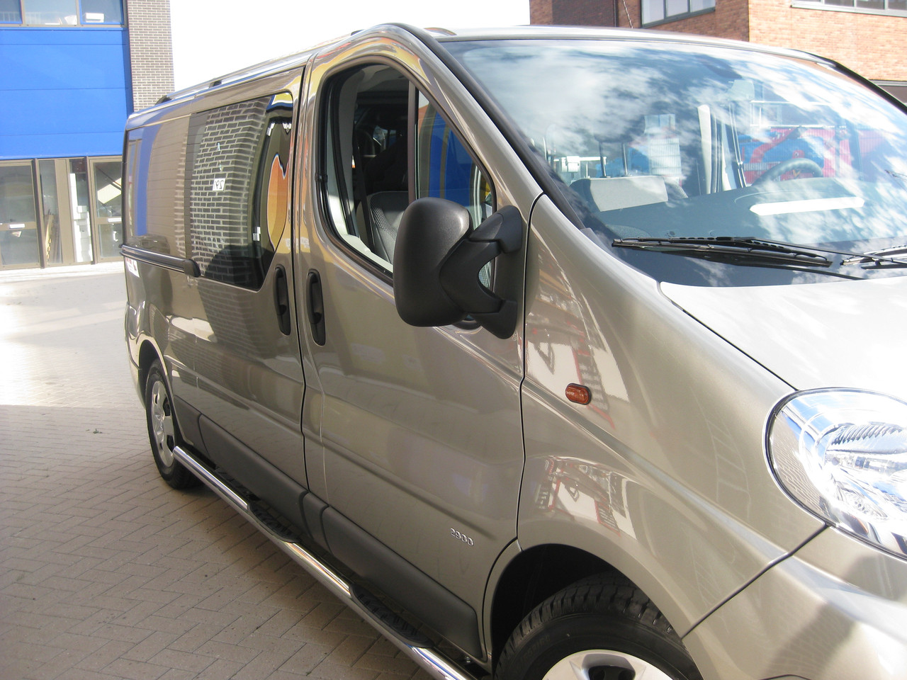 Бічні підніжки труба Opel Vivaro 2001-2014+ дуги