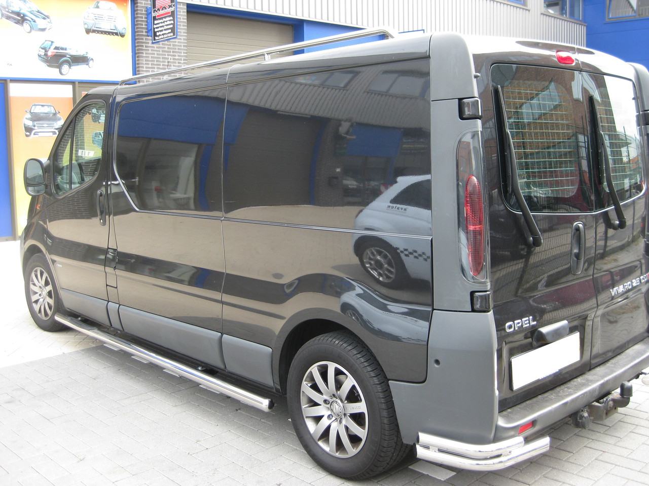 Захист заднього бампера кути Opel Vivaro 2001-2014+ з нержавіючої сталі