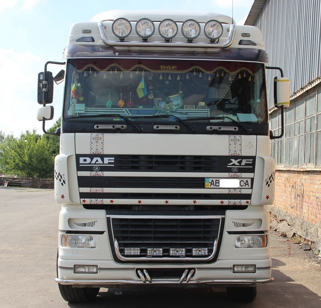 Люстра на дах для DAF XF-95 2002-2006 кенгурятник дуги пороги захист бампера