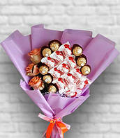 Букет з цукерок Рафаэлло і Ферреро Роше, 3 живі троянди Ferrero Raffaello рожевий подарунок в руку