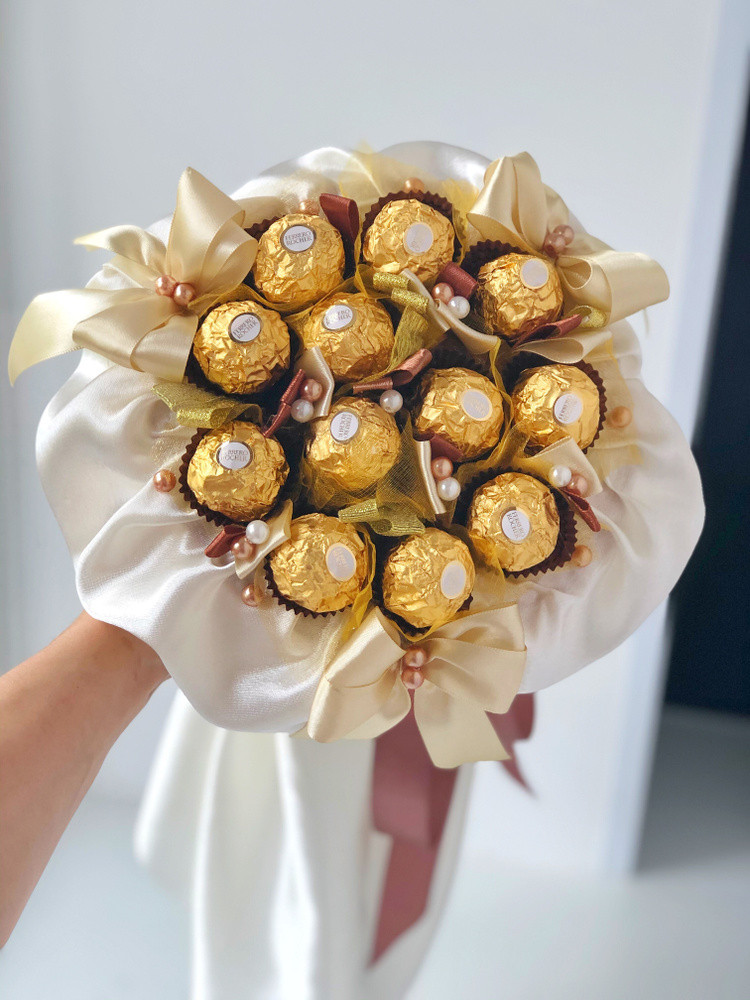Букет з цукерок Ферреро Роше Ferrero атласний золотистий в руку на весілля