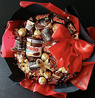 Букет з цукерок Ferrero, Mars, Twix, пасти Nutella в руку солодкий подарунок червоний