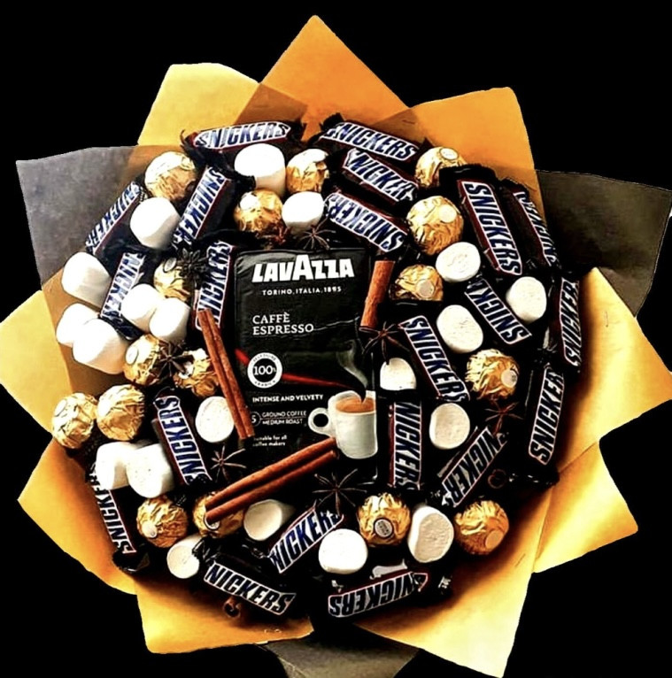 Букет з цукерок Ferrero Ферреро Роше, Snickers, кави Lavazza і зефіру в руку солодкий подарунок чорний
