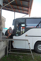 Изготовление и замена лобового стекла на автобусе Mercedes O 304 в Никополе (Украина) 3