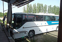 Изготовление и замена лобового стекла на автобусе Mercedes O 304 в Никополе (Украина) 4