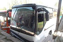 Изготовление и замена лобового стекла на автобусе Mercedes O 304 в Никополе (Украина) 8