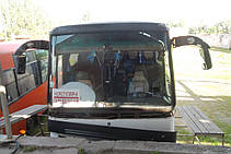 Изготовление и замена лобового стекла на автобусе Mercedes O 304 в Никополе (Украина) 10